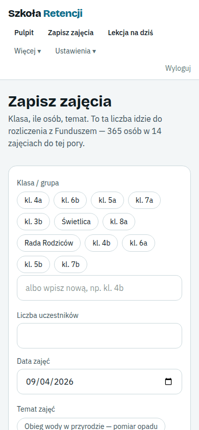 Formularz dziennika na ekranie telefonu: klasa, liczba uczestników, data, temat.
